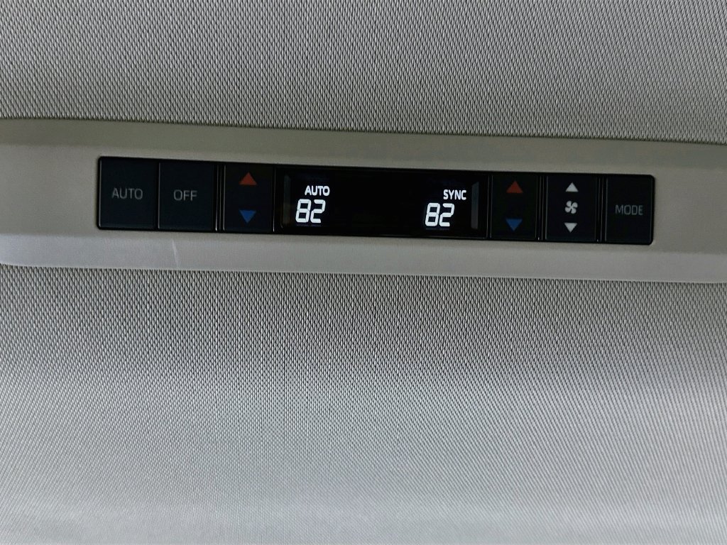 Certified 2026 Toyota Sienna XLE FWD image 26