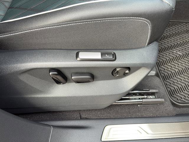 Certified 2025 Volkswagen Atlas Cross Sport SEL Premium R-Line image 10