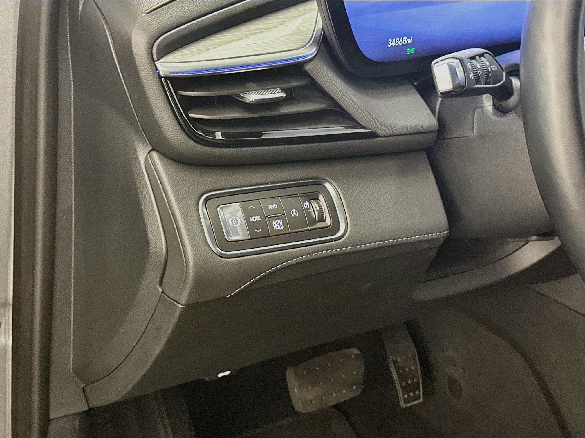 Used 2025 Buick Enclave Preferred AWD/4WD image 17