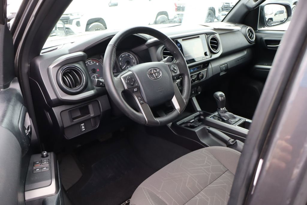 Used 2016 Toyota Tacoma TRD Off-Road image 11