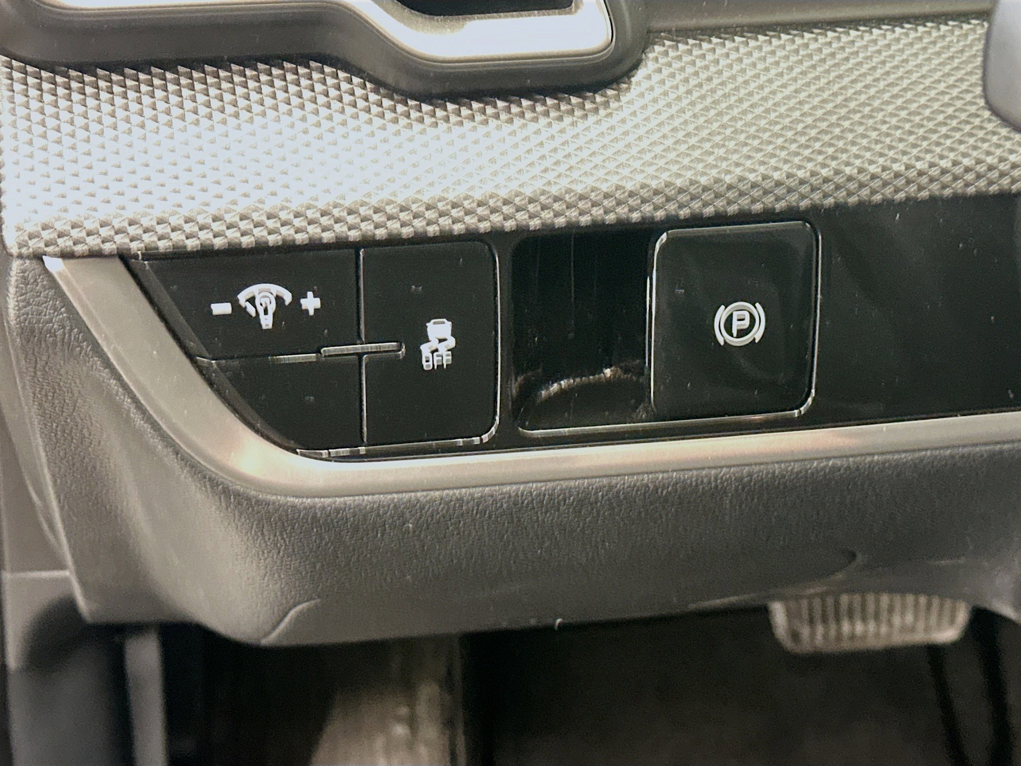 Used 2025 Kia Sportage LX image 17