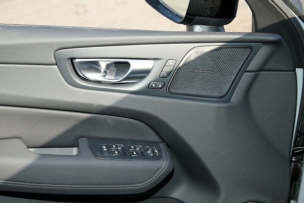 New 2026 Volvo XC60 B5 Ultra w/ Climate Package image 11
