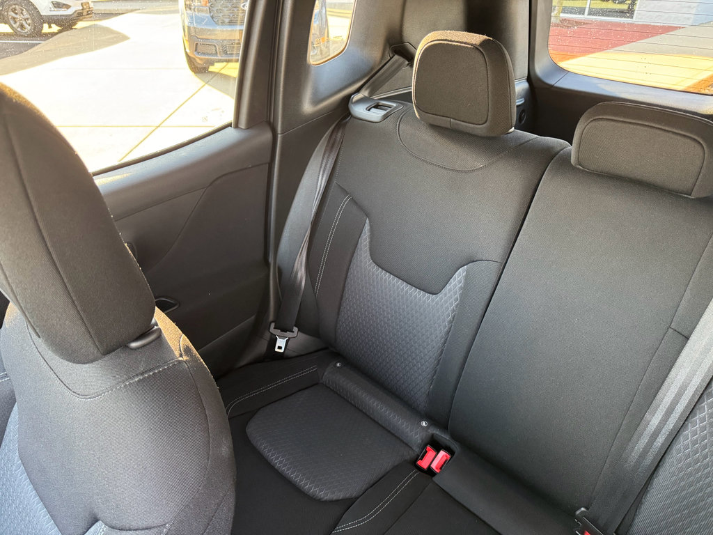 Used 2021 Jeep Renegade Latitude image 28