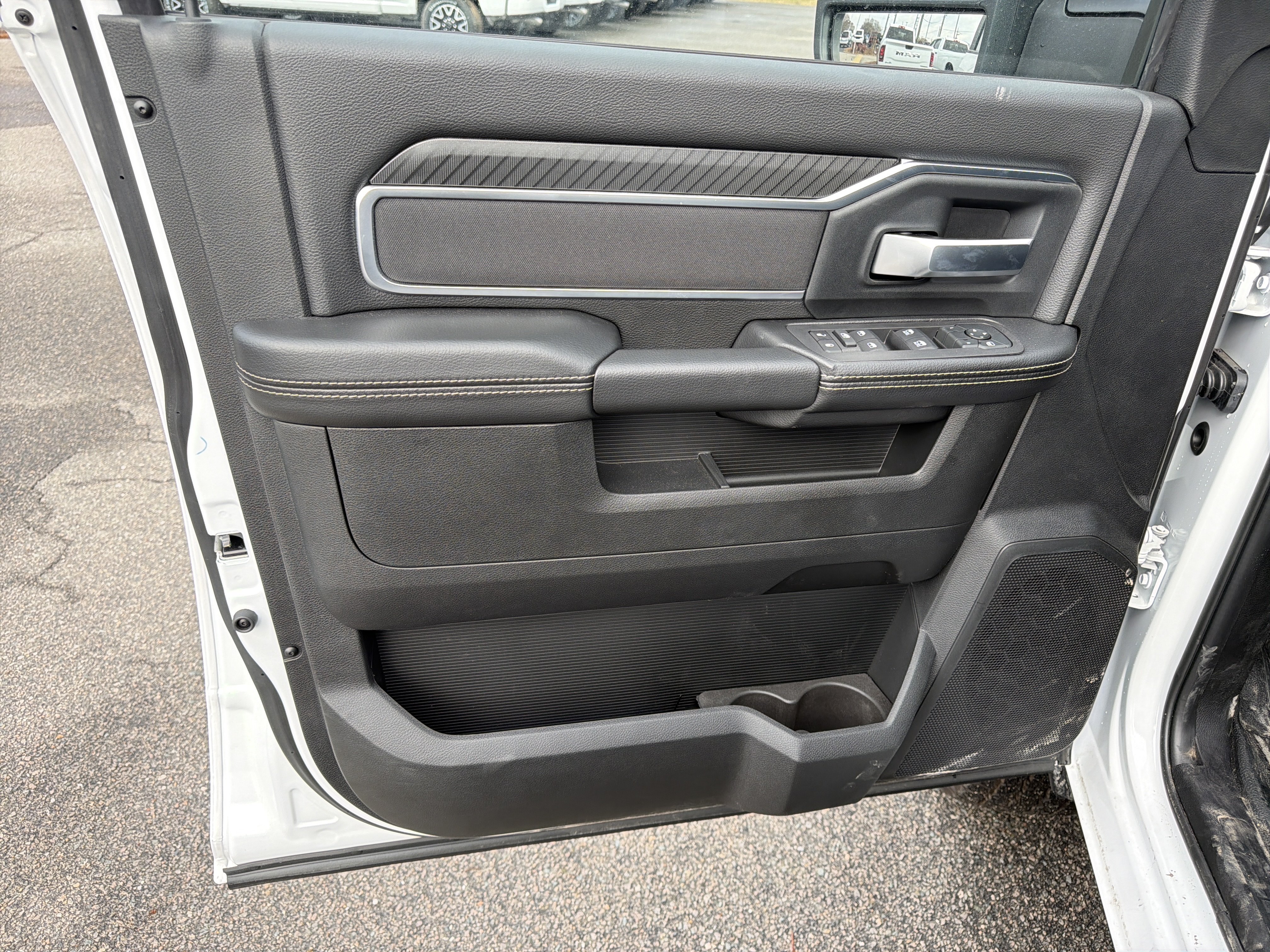 Used 2025 RAM 3500 Big Horn AWD/4WD image 12