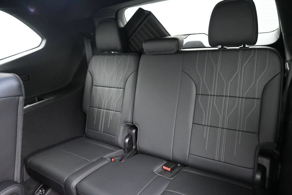 Used 2025 Buick Enclave Avenir w/ Trailering Package, 5000 lbs. FWD image 16