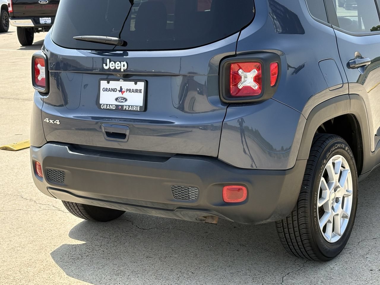 Used 2023 Jeep Renegade Latitude AWD/4WD image 8