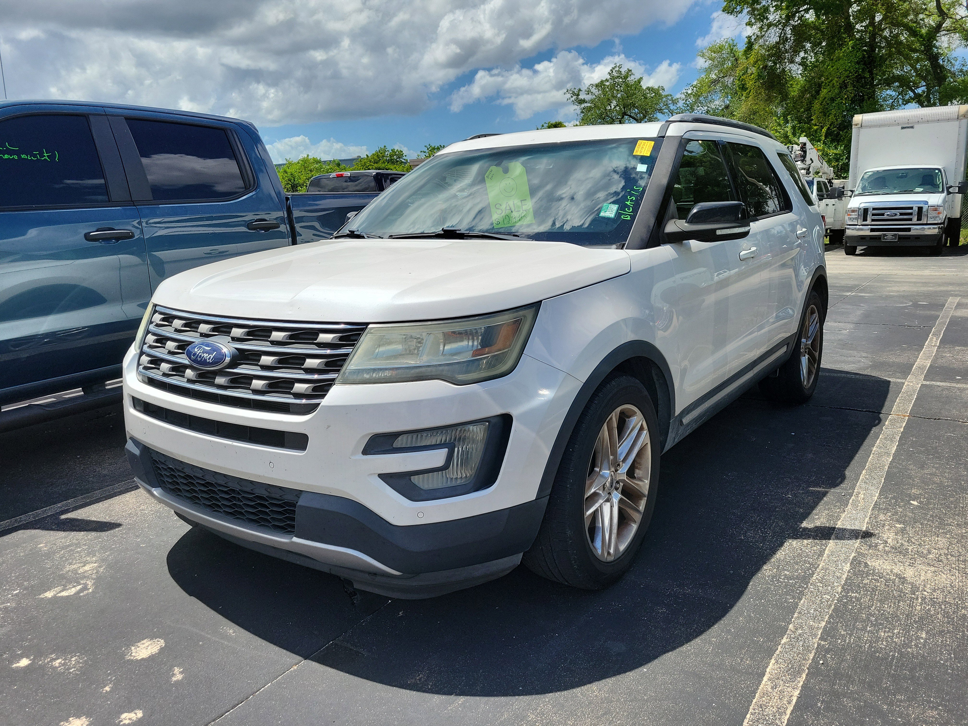 Used 2016 Ford Explorer XLT w/ Equipment Group 202A image 3