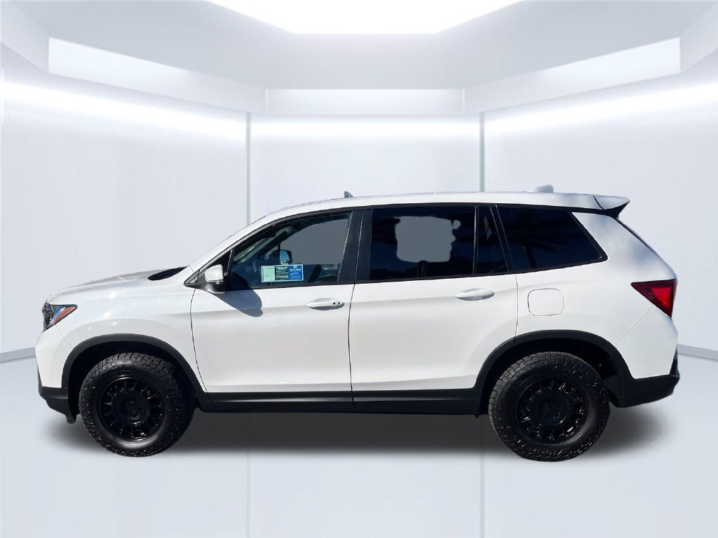 Used 2025 Honda Passport EX-L image 2