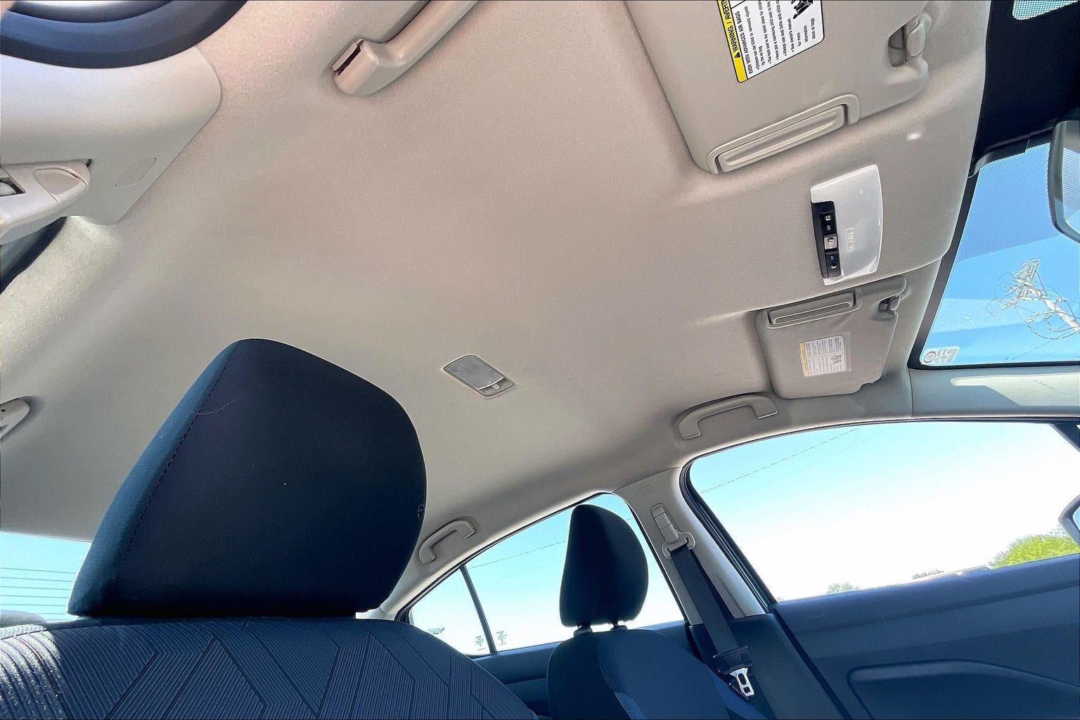 Used 2025 Nissan Versa SV FWD image 30