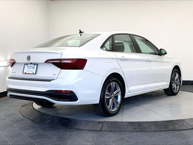 Used 2023 Volkswagen Jetta SE w/ Panoramic Sunroof Package image 13