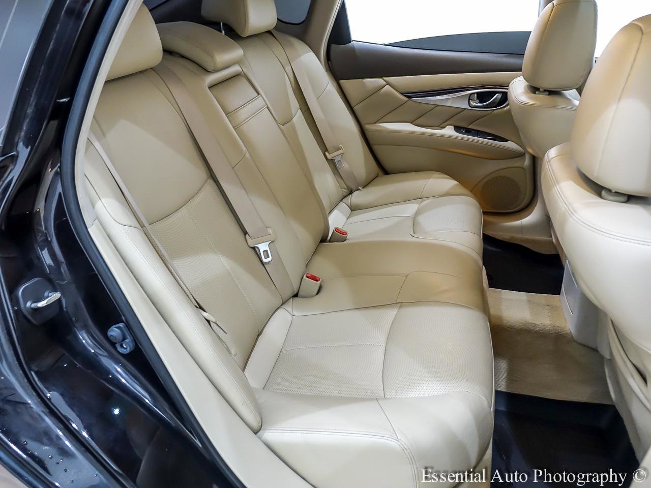 Used 2015 INFINITI Q70 3.7 w/ Technology Package AWD/4WD image 31