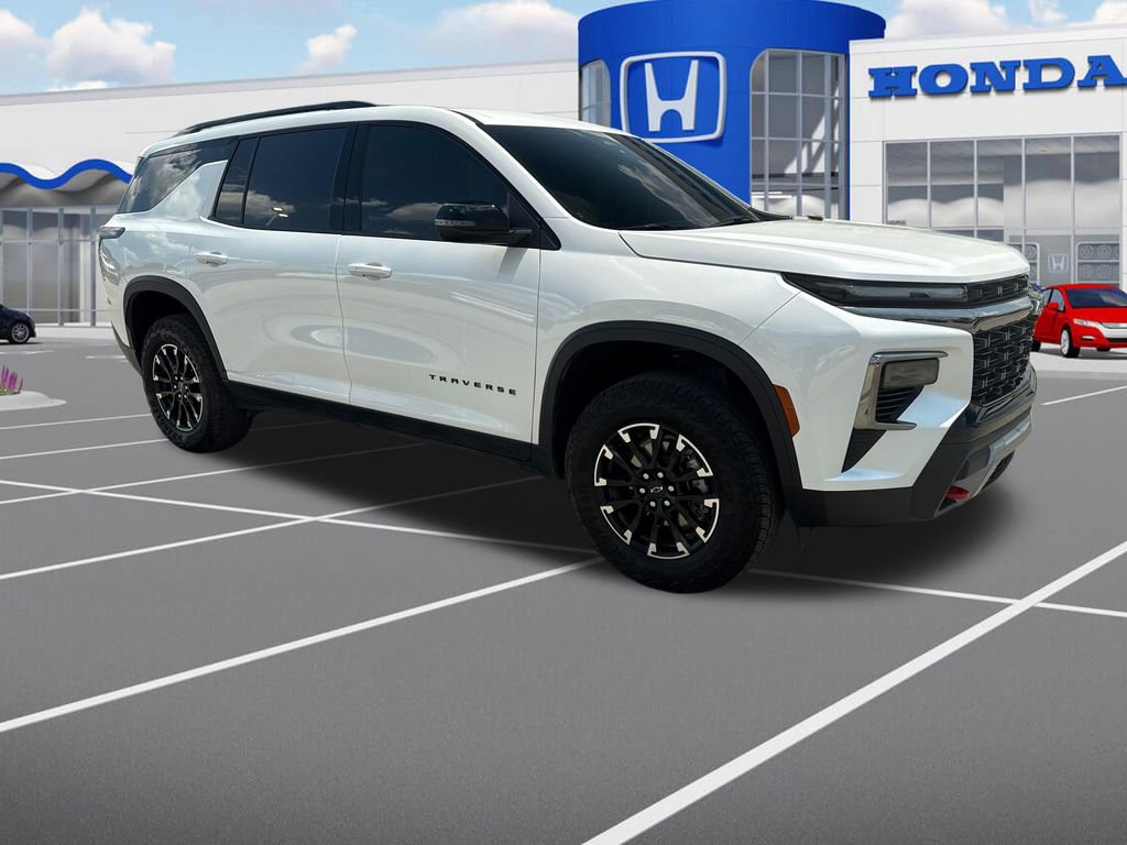 Used 2025 Chevrolet Traverse Z71 w/ LPO, Floor Liner Package AWD/4WD image 1