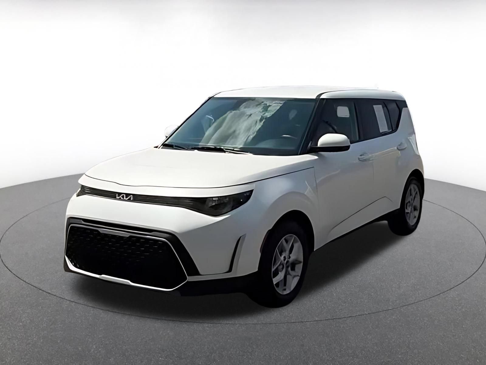 Used 2025 Kia Soul LX w/ LX Technology Package FWD image 6