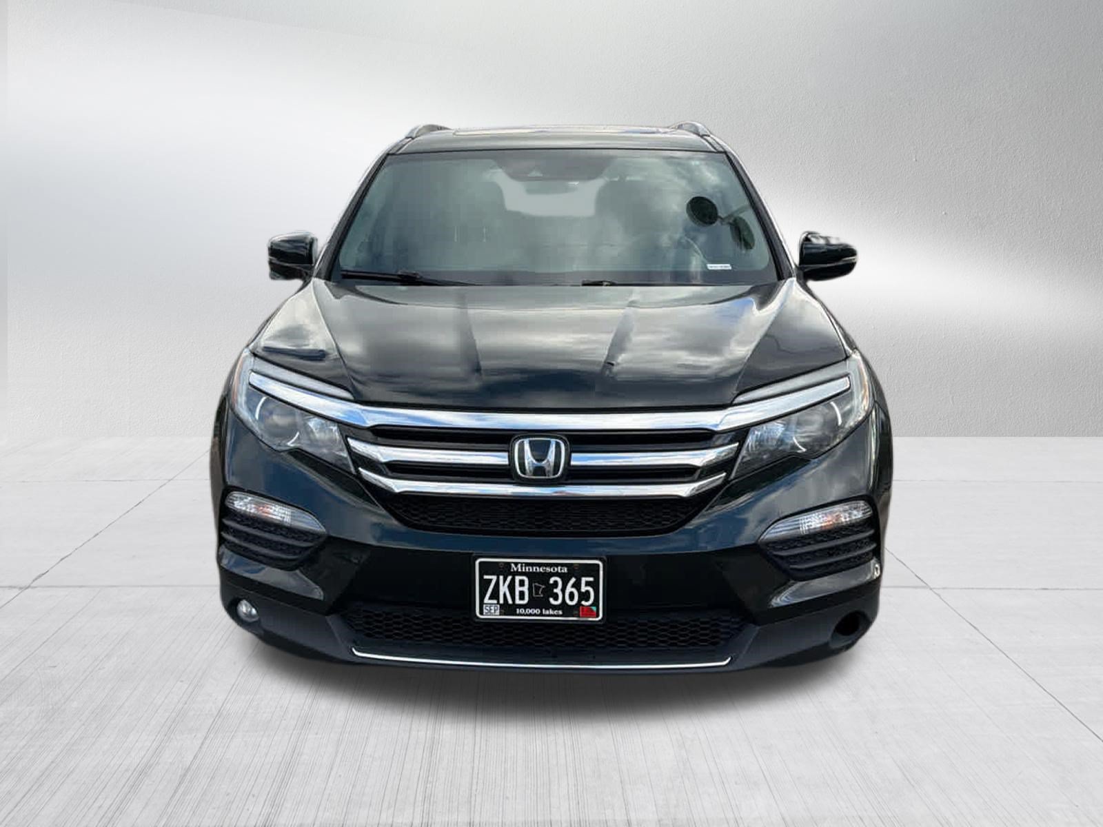 Used 2017 Honda Pilot Touring image 2