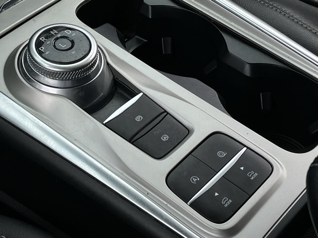 Used 2024 Ford Explorer Limited w/ Limited Technology Package RWD image 17