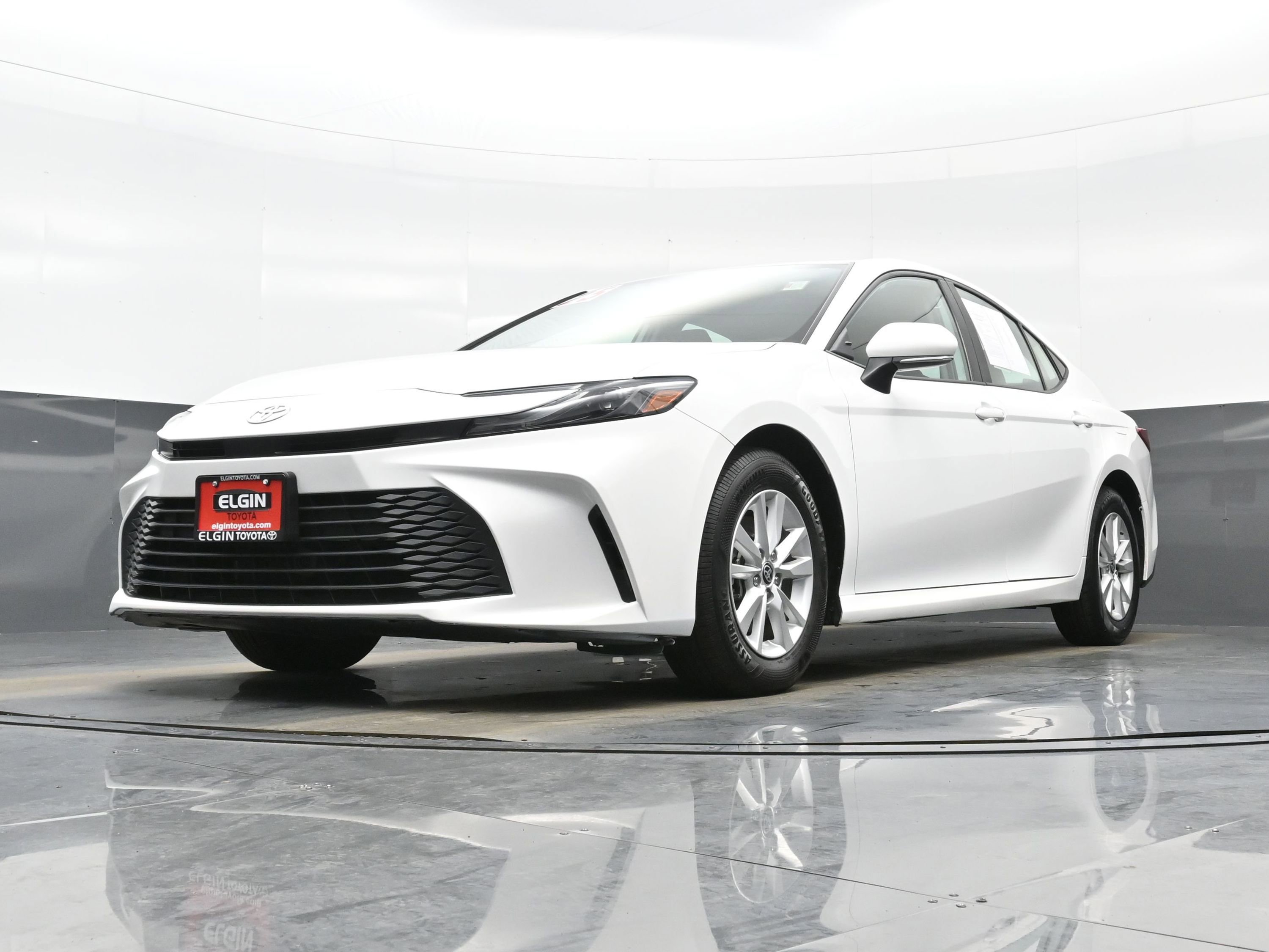 Used 2025 Toyota Camry LE image 27