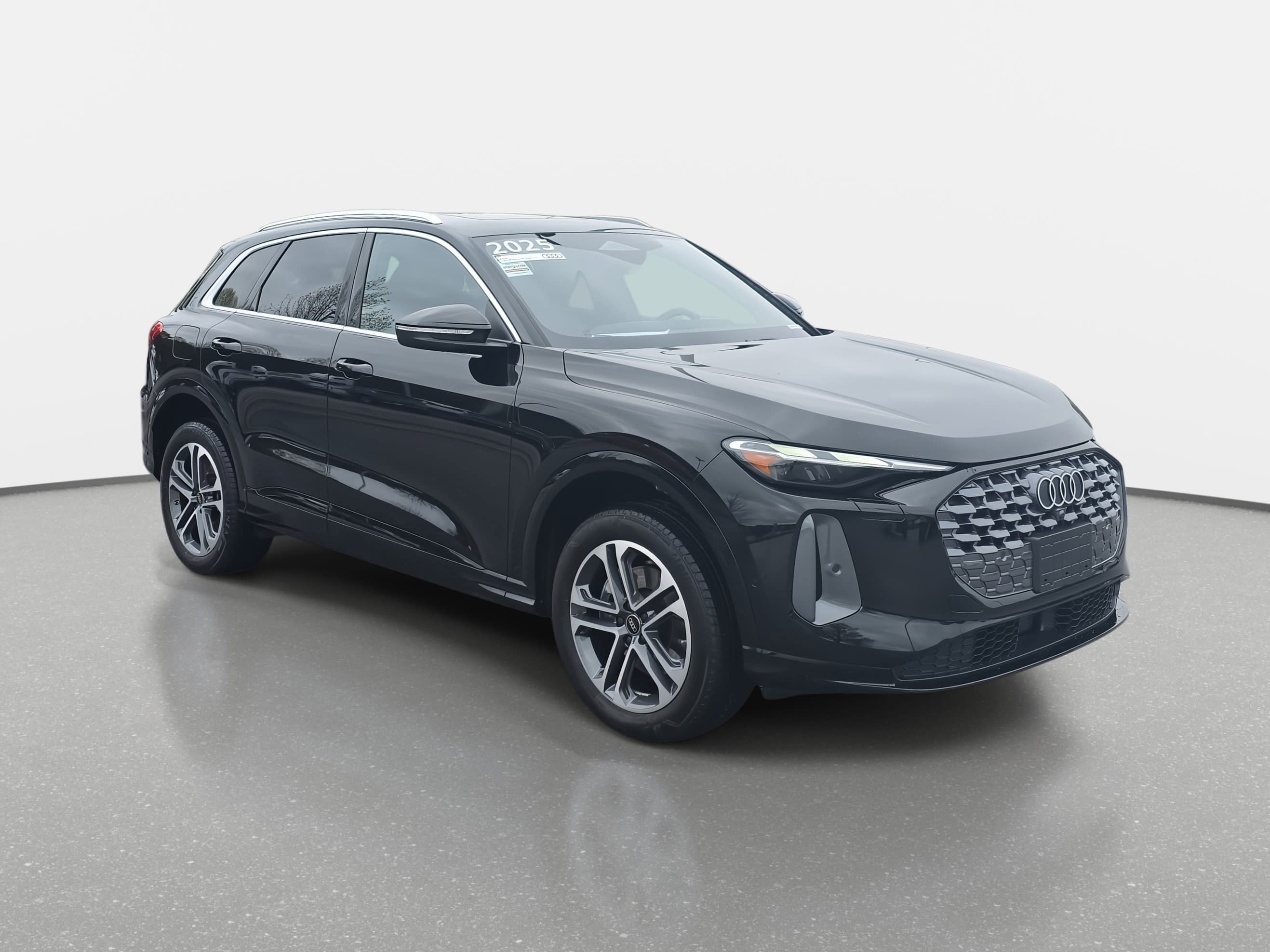 Certified 2025 Audi Q5 Premium w/ Convenience Package image 3