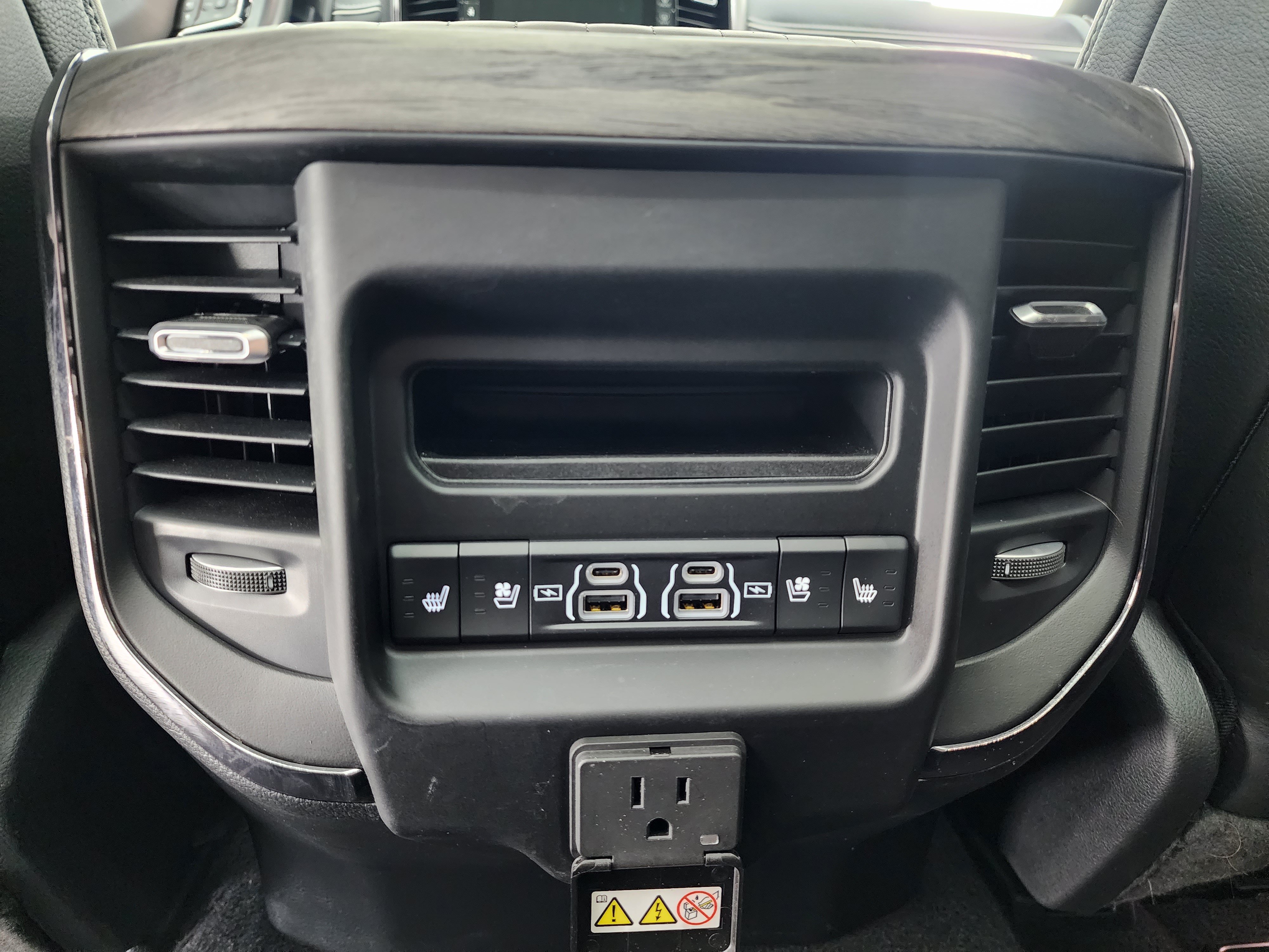 Used 2025 RAM 1500 Limited AWD/4WD image 48
