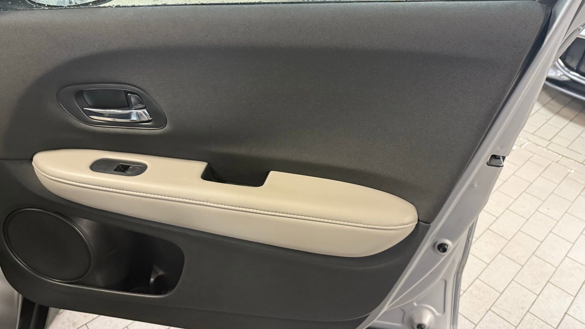 Used 2021 Honda HR-V LX image 11