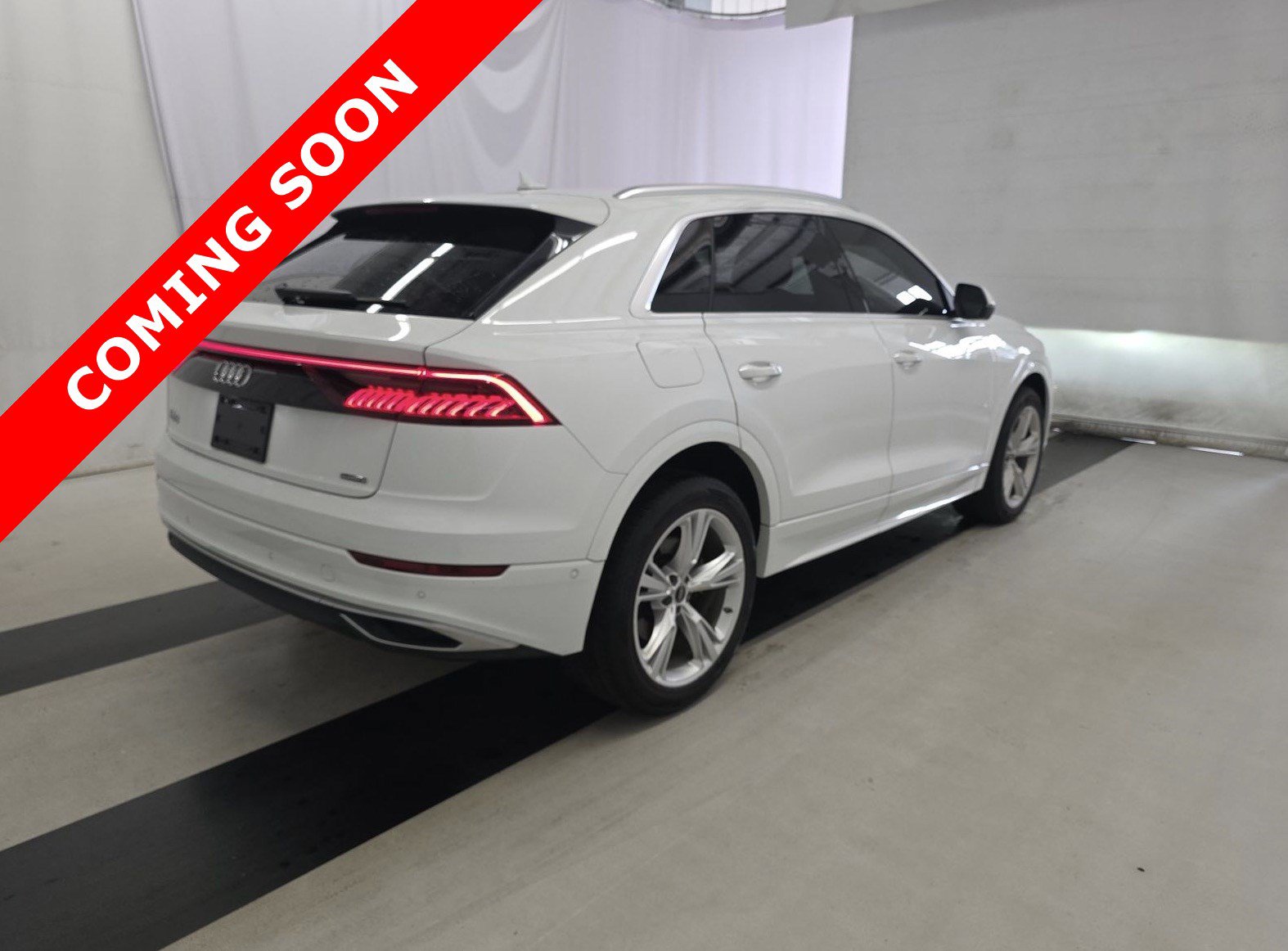 Used 2023 Audi Q8 Premium w/ Convenience Package AWD/4WD image 4