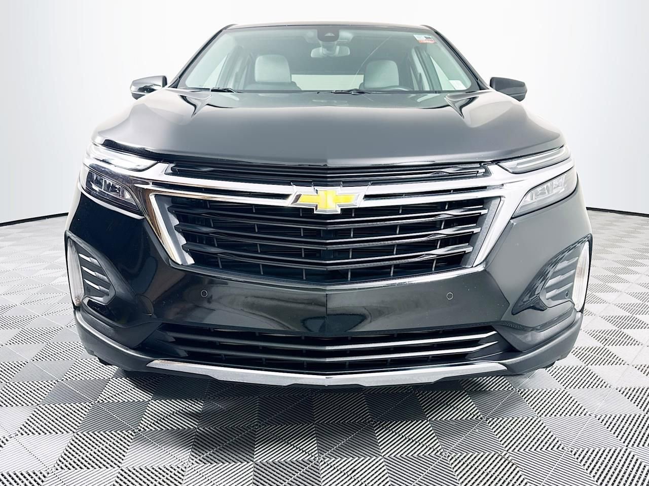 Used 2024 Chevrolet Equinox LT image 3