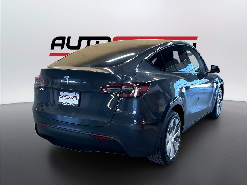 Used 2024 Tesla Model Y Long Range AWD/4WD image 7