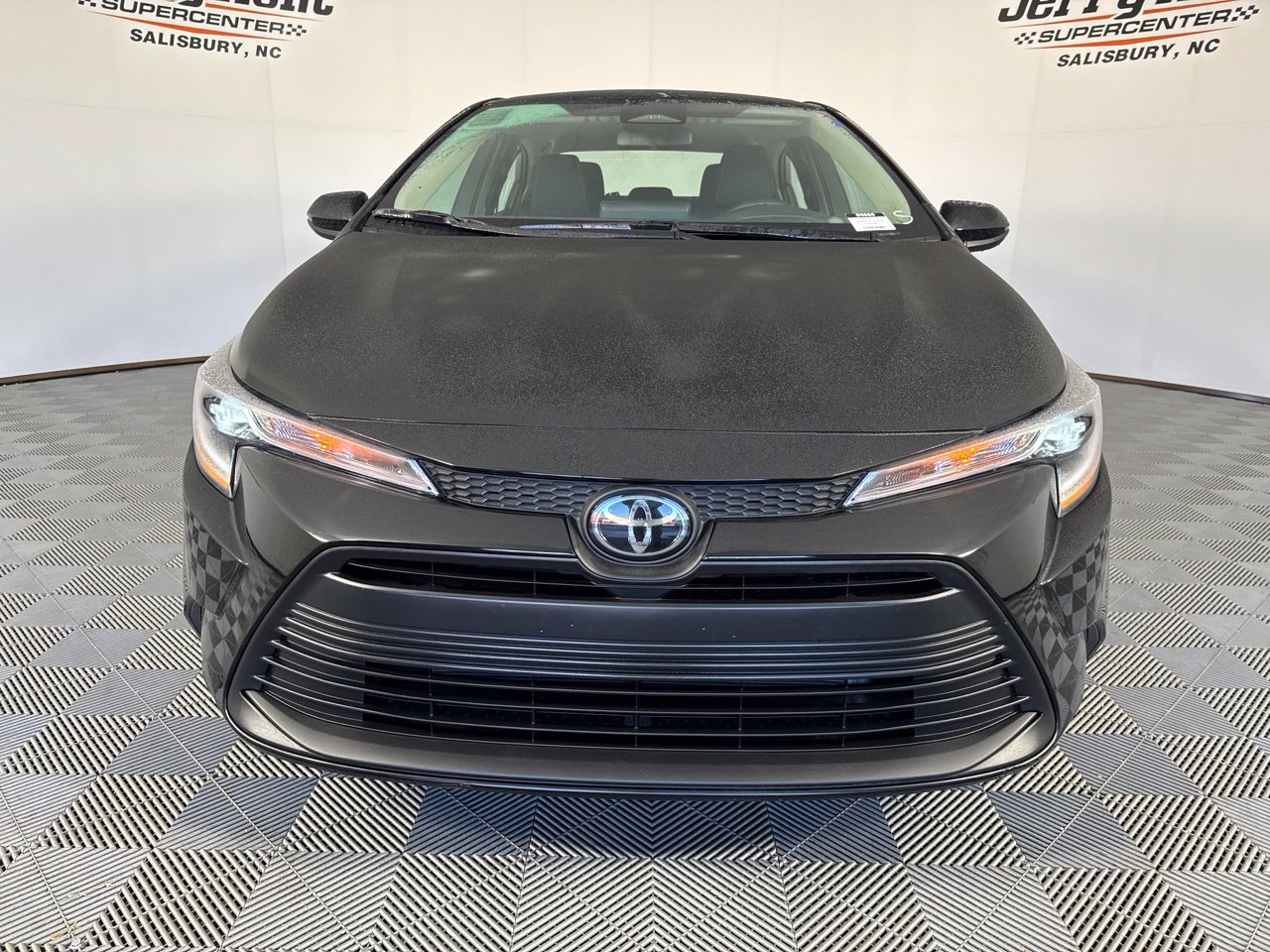 Used 2026 Toyota Corolla LE FWD image 5