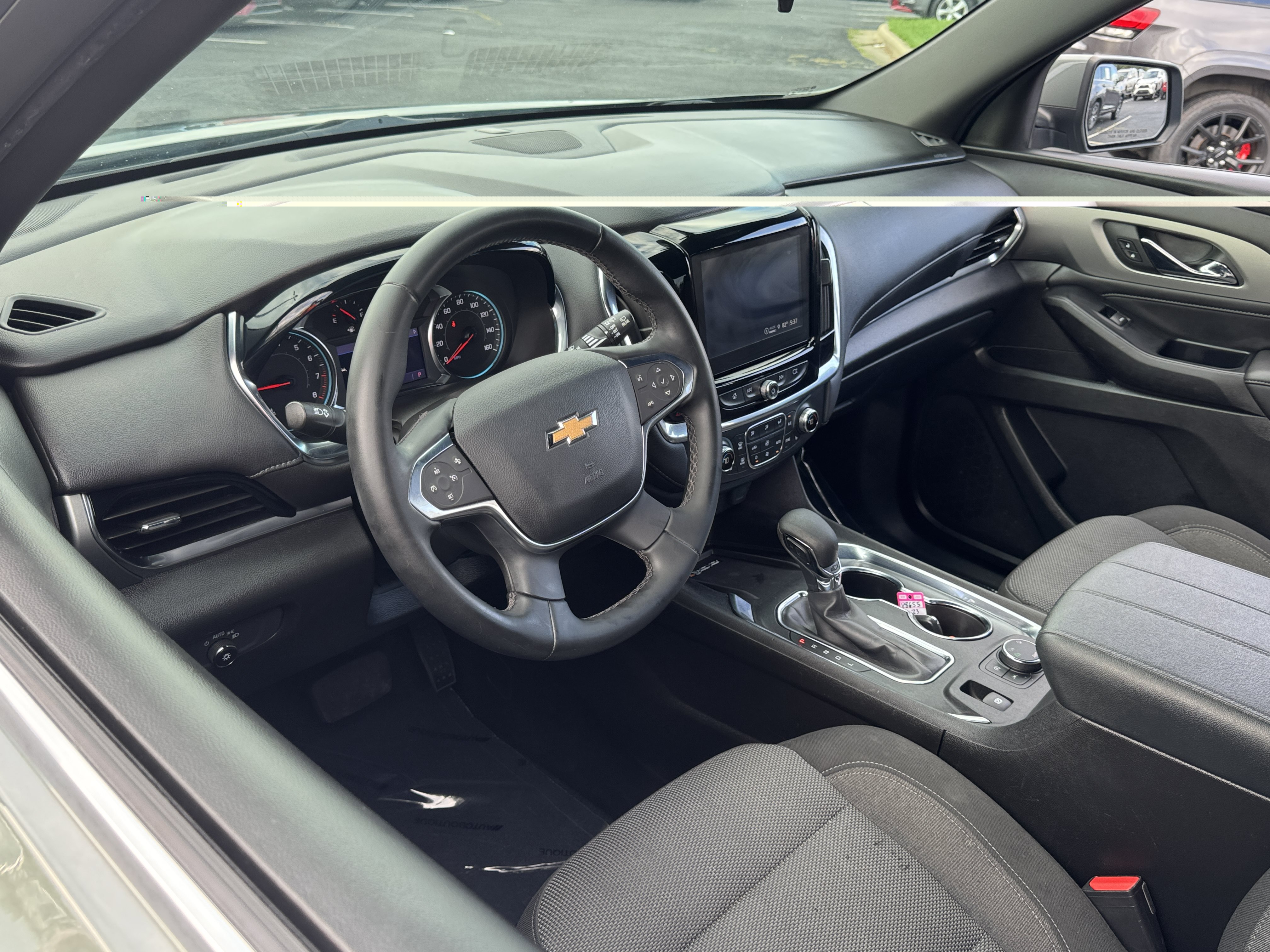 Used 2023 Chevrolet Traverse LT w/ LPO, Cargo Package AWD/4WD image 7