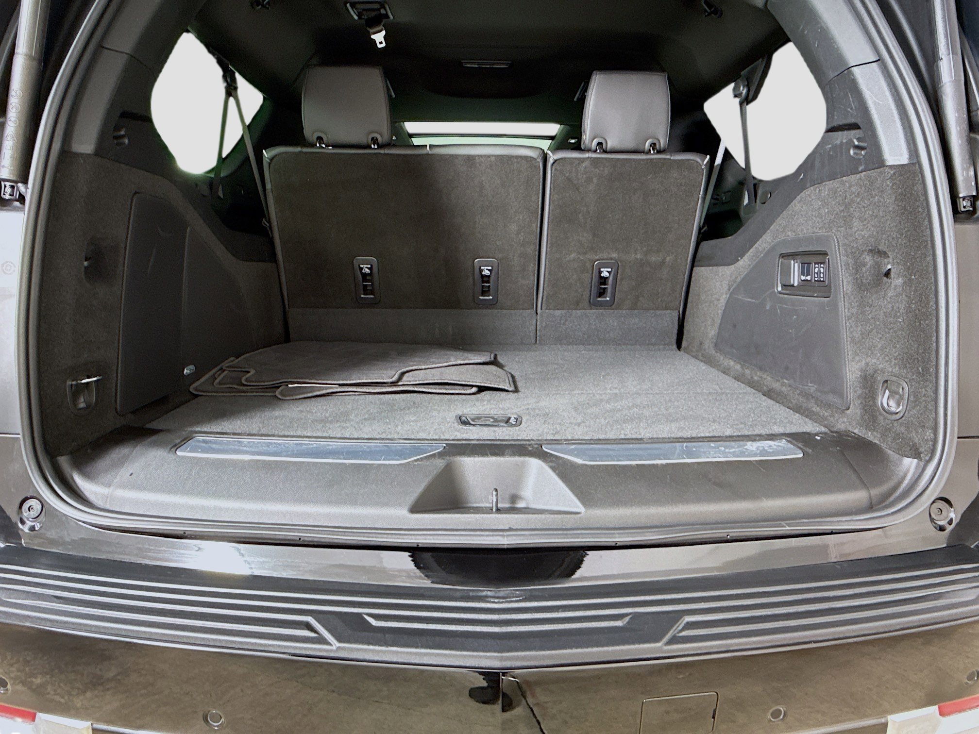 Used 2025 Cadillac Escalade ESV Premium Luxury image 28