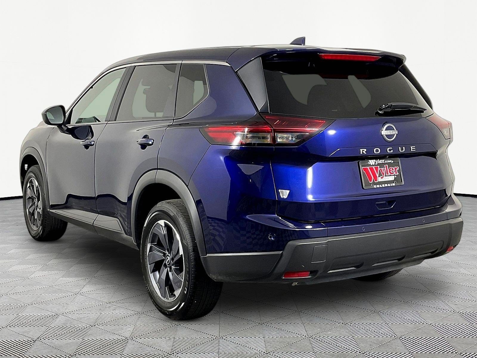 Certified 2026 Nissan Rogue SV FWD image 4
