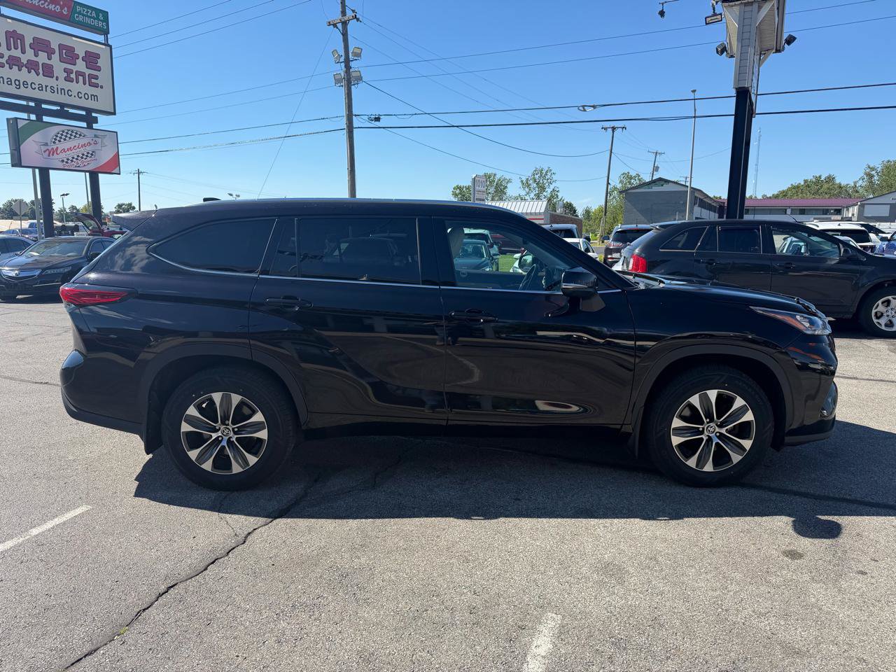 Used 2021 Toyota Highlander XLE AWD/4WD image 5