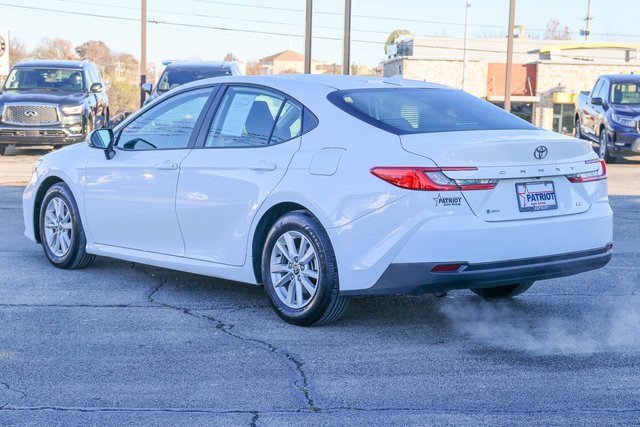 Used 2025 Toyota Camry LE image 5