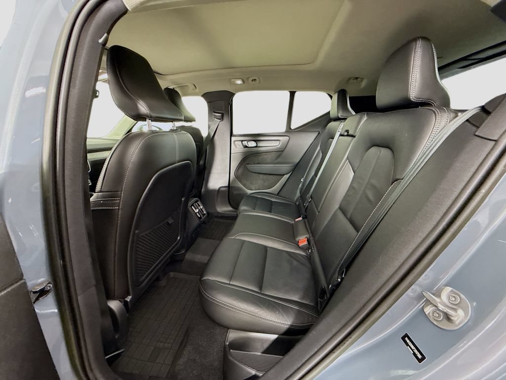 Used 2023 Volvo XC40 B4 Plus w/ Driver Assist Package FWD image 17