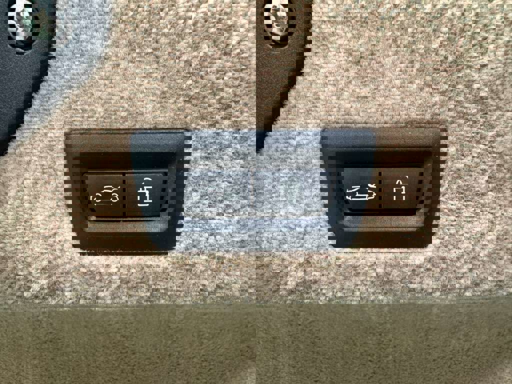 Used 2014 Rolls-Royce Wraith image 36