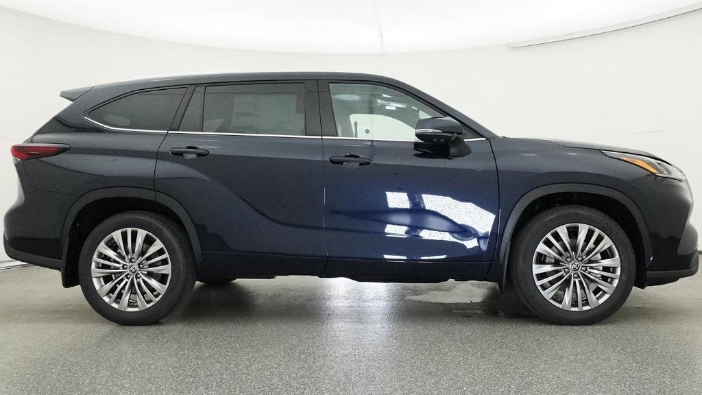 New 2026 Toyota Highlander Platinum AWD/4WD image 4