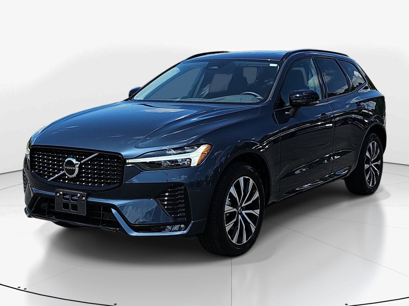 Used 2024 Volvo XC60 B5 Core w/ Protection Package Premier AWD/4WD image 8