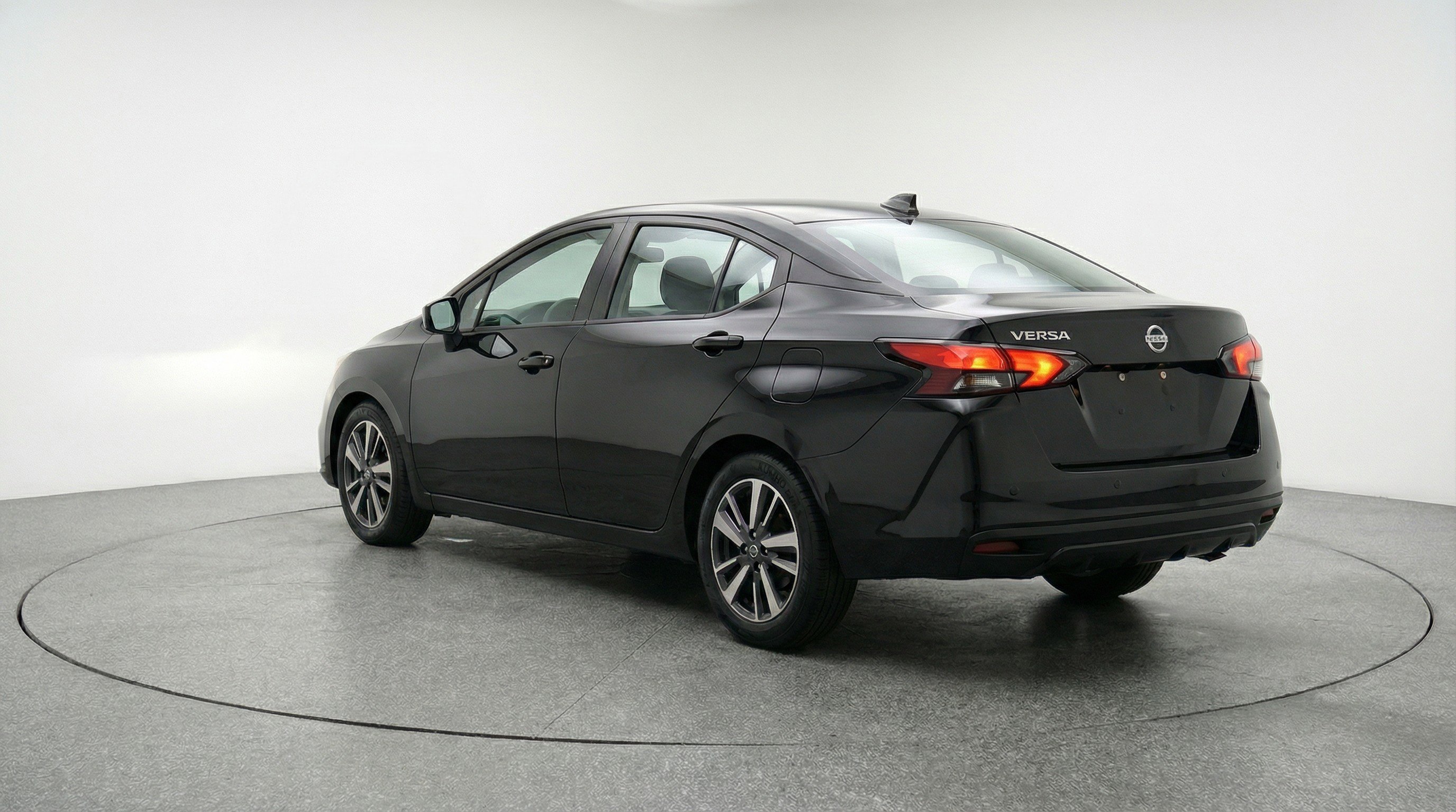 Used 2025 Nissan Versa SV FWD image 6