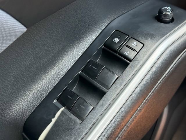 Used 2023 Toyota Highlander LE FWD image 27