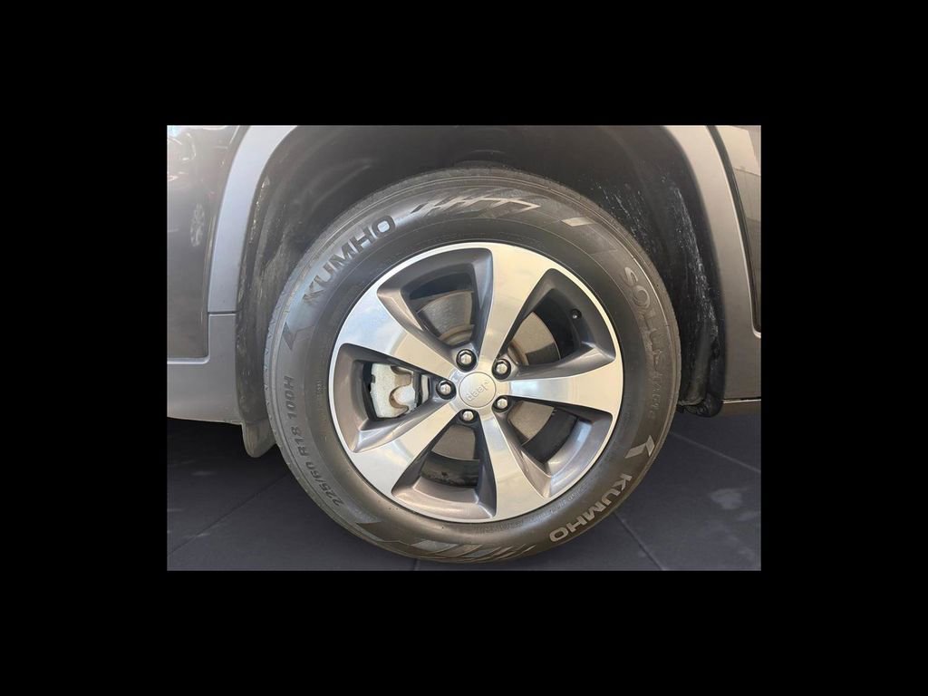 Used 2019 Jeep Cherokee Limited AWD/4WD image 10