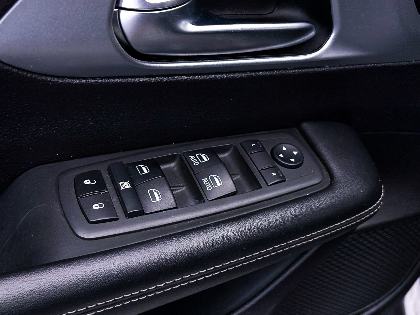 Used 2022 Chrysler Pacifica Touring-L w/ S Appearance Package FWD image 17
