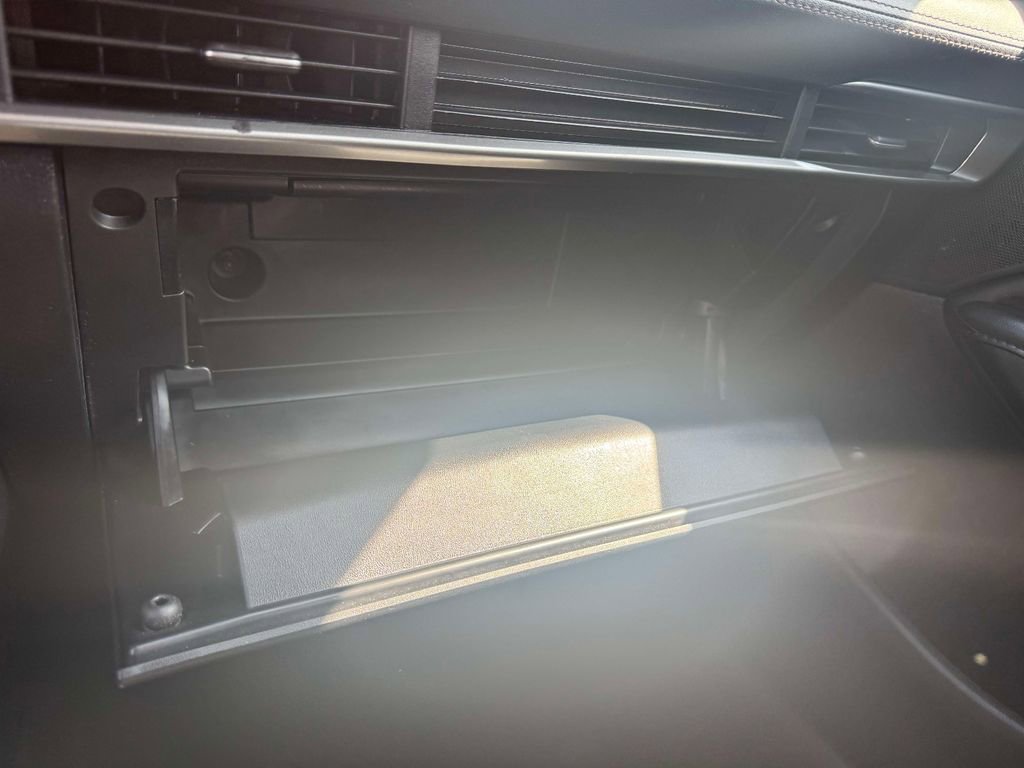 Used 2024 MAZDA MAZDA3 s image 31