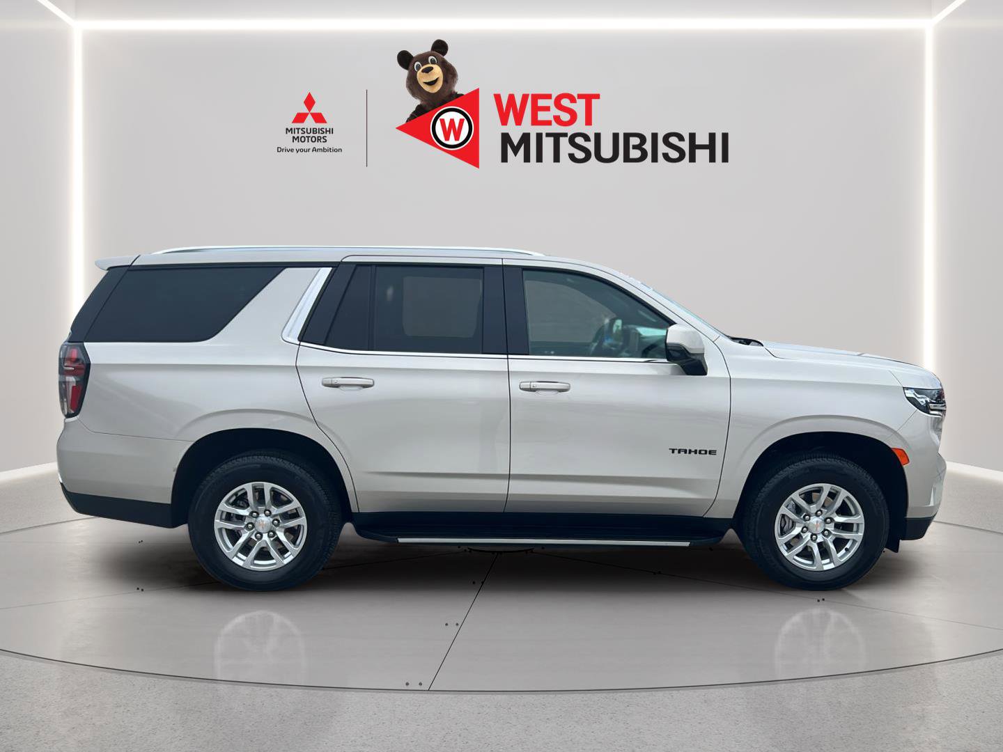 Used 2024 Chevrolet Tahoe LT w/ Luxury Package AWD/4WD image 6