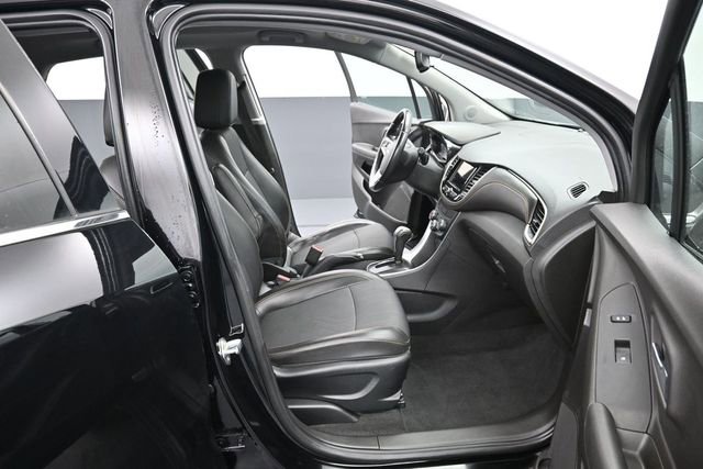 Used 2019 Chevrolet Trax LT w/ Driver Confidence Package AWD/4WD image 32