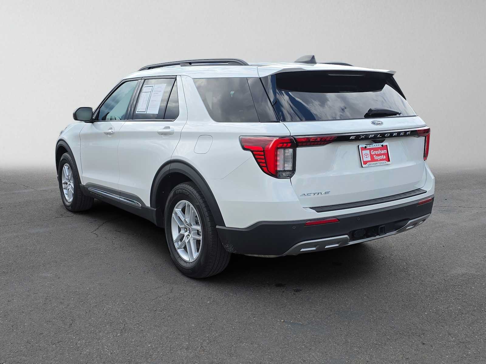 Used 2025 Ford Explorer Active w/ Active Comfort Package RWD image 5