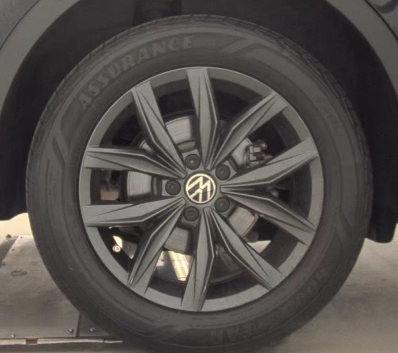 Used 2023 Volkswagen Tiguan SE FWD image 9