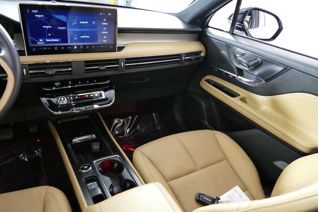 Used 2023 Lincoln Corsair Reserve w/ Equipment Group 201A image 8