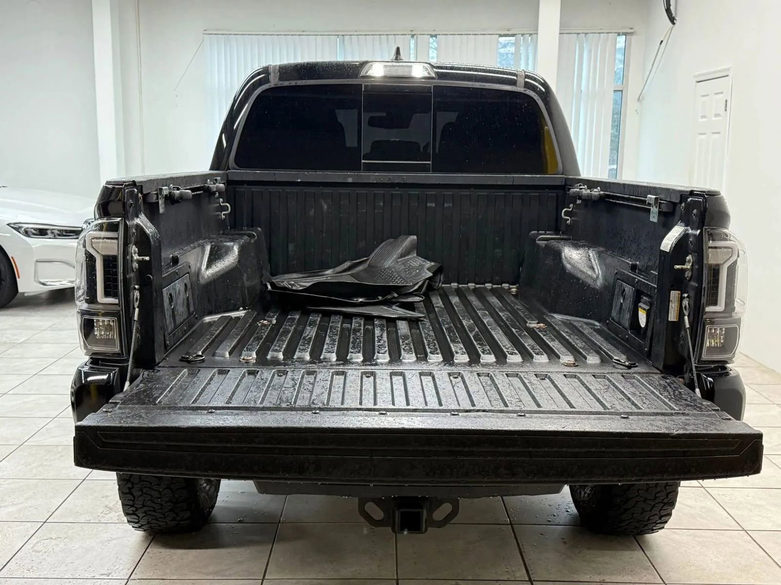 Used 2018 Toyota Tacoma TRD Sport AWD/4WD image 17