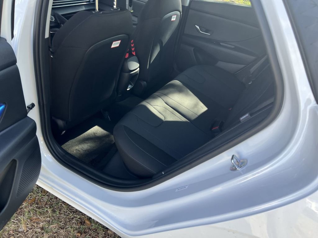 Used 2026 Hyundai Elantra SE image 21