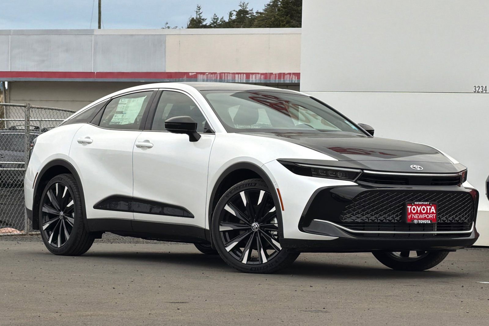 New 2026 Toyota Crown Platinum image 2