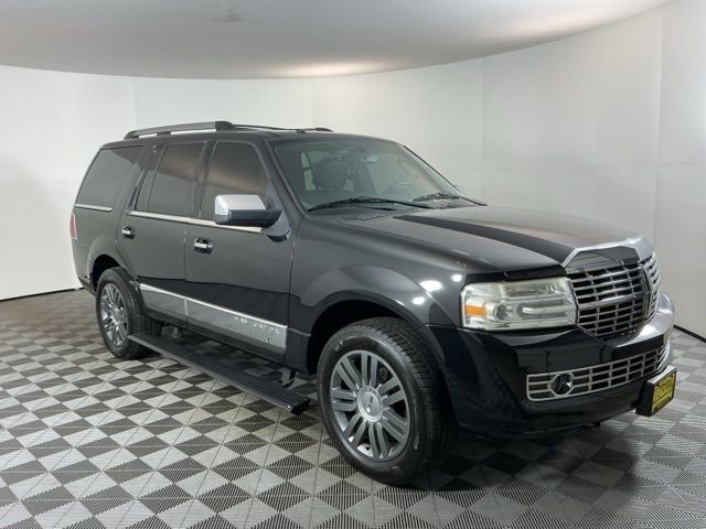 Used 2011 Lincoln Navigator Ultimate image 3